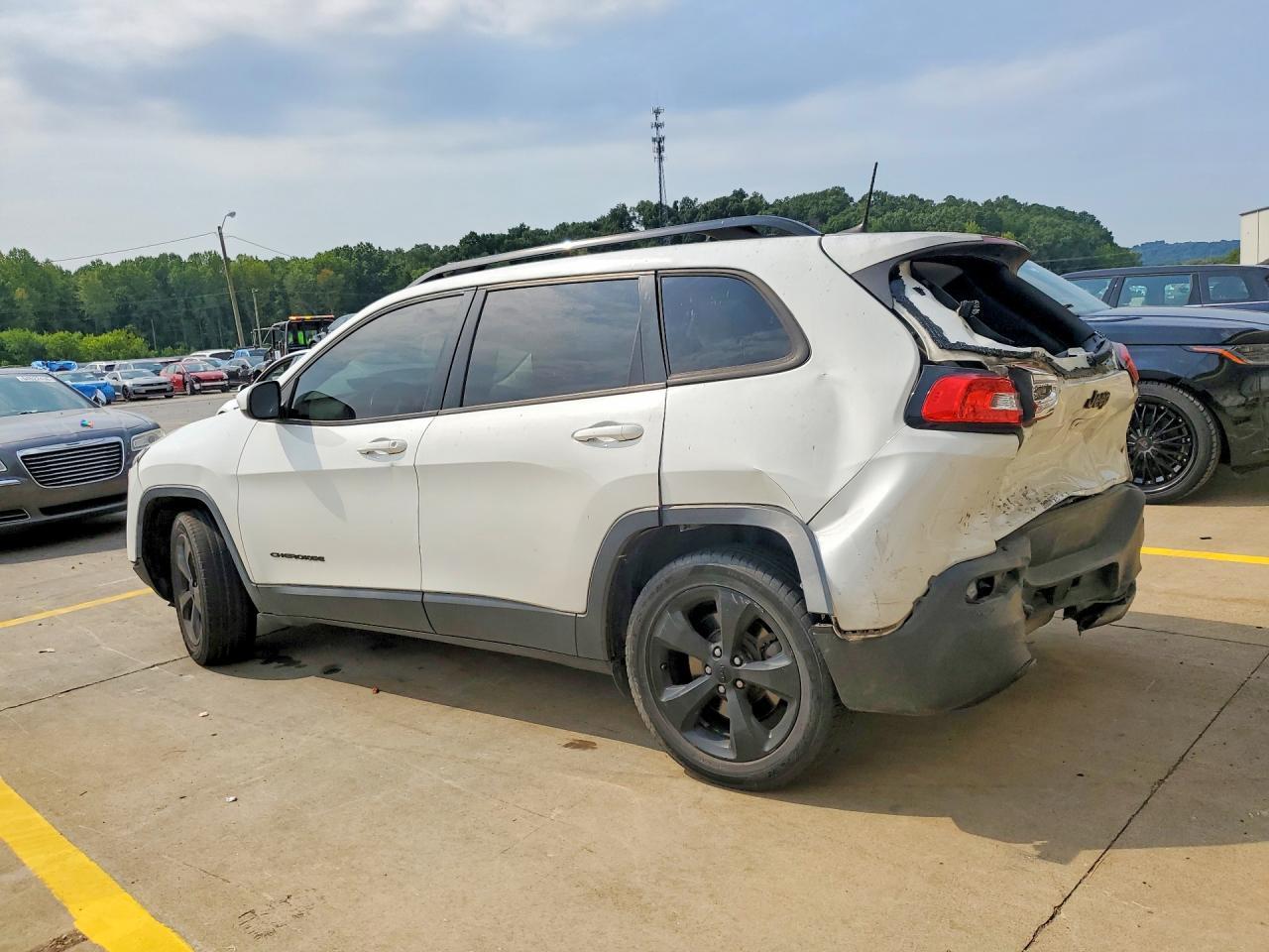 2016 Jeep Cherokee Latitude - Фото 2