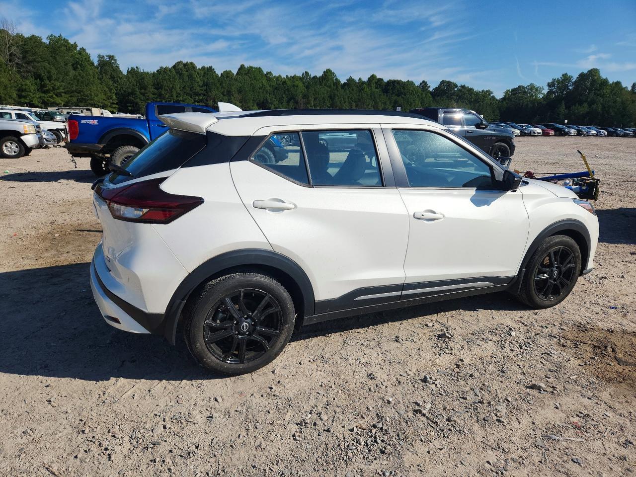 2024 Nissan Kicks Sr - Image 3