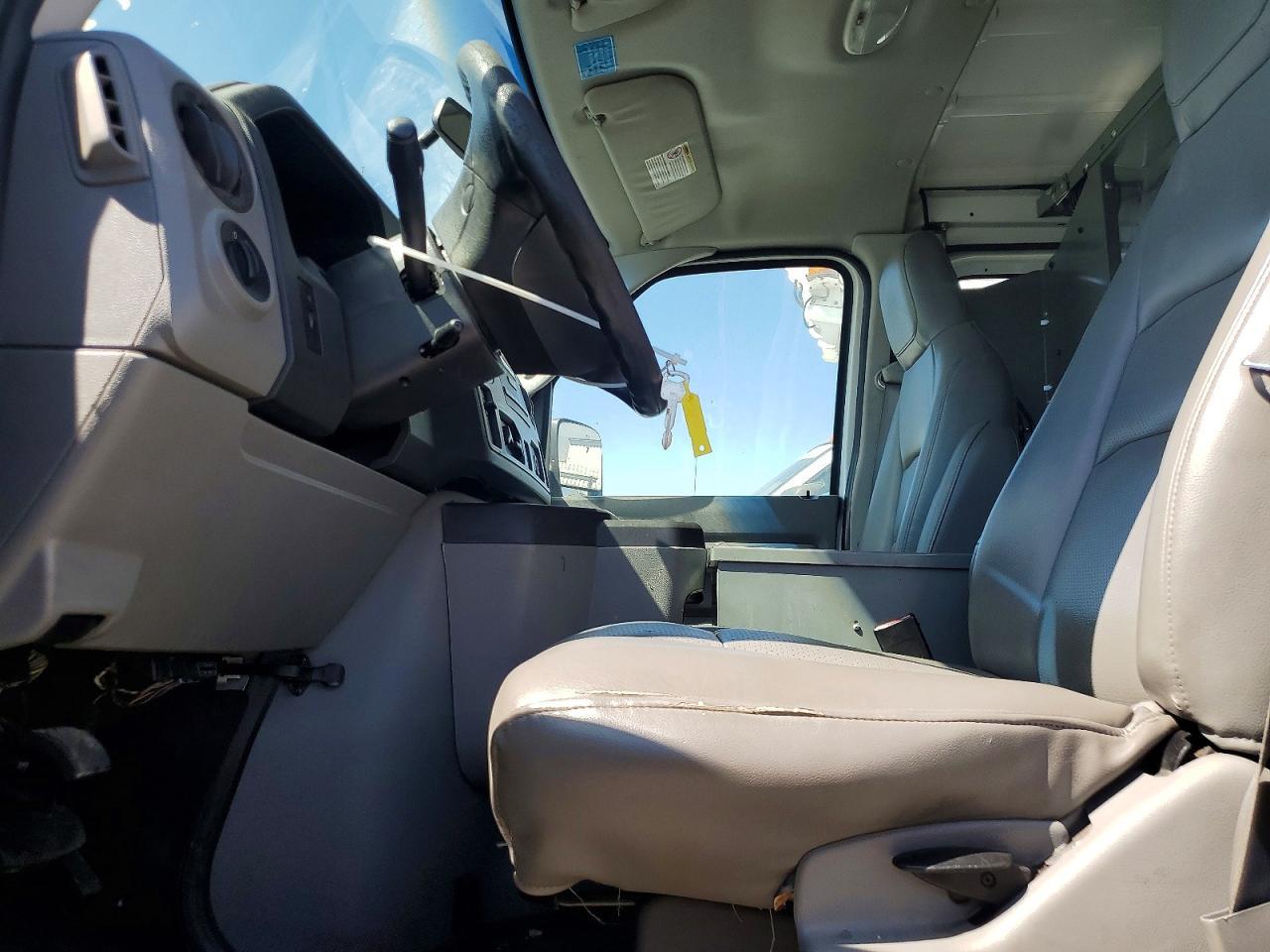 2010 Ford Econoline E250 Van - Image 7