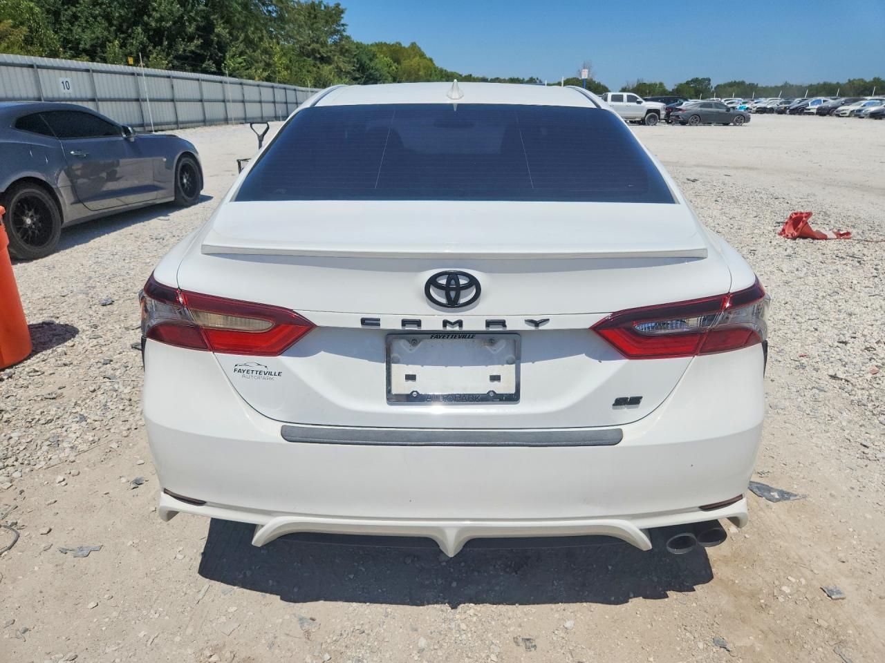 2022 Toyota Camry Se - Фото 6