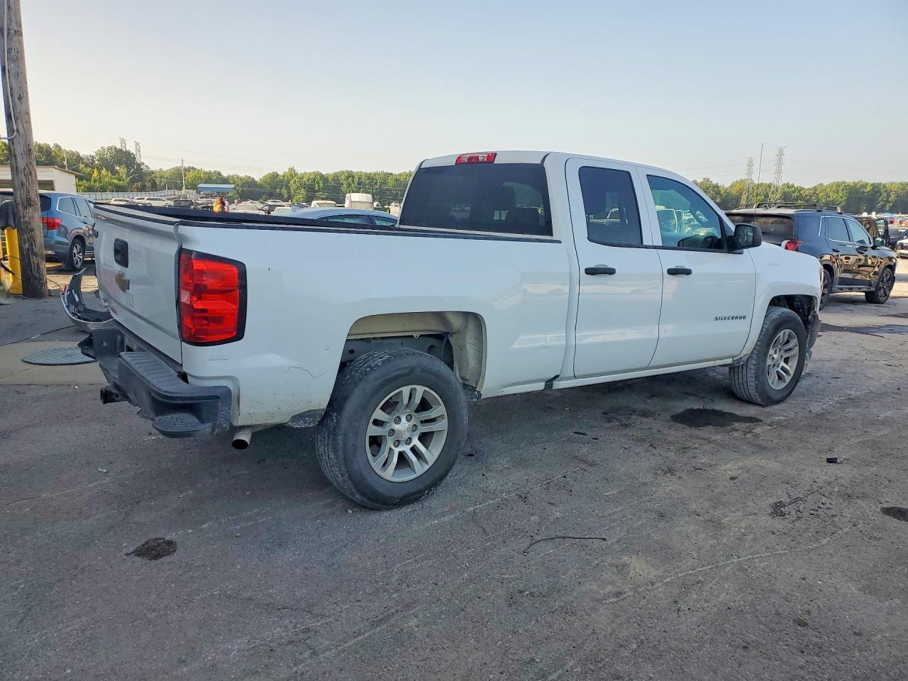 2018 Chevrolet Silverado C1500 - Фото 3