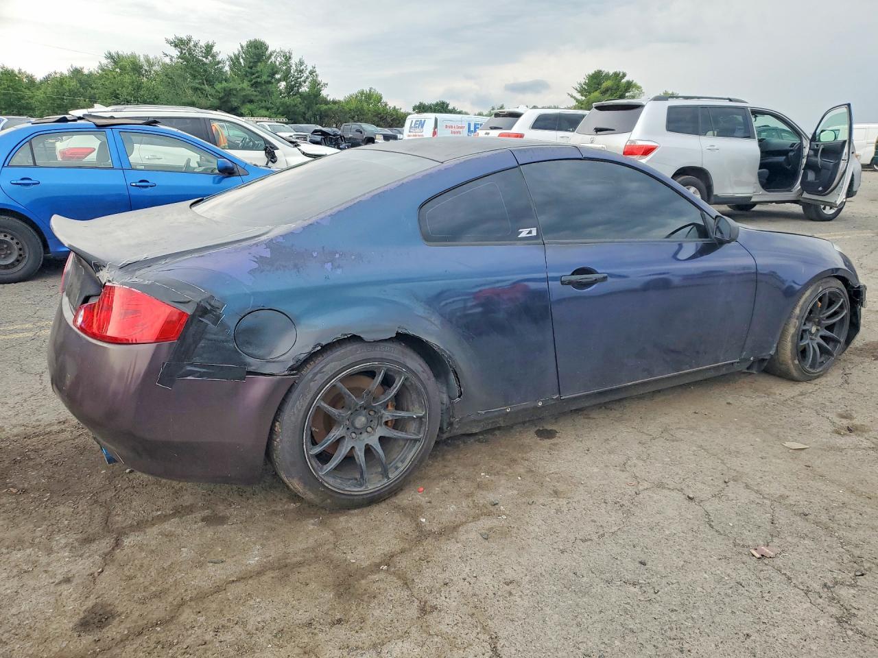 2004 Infiniti G35 Base - Фото 3