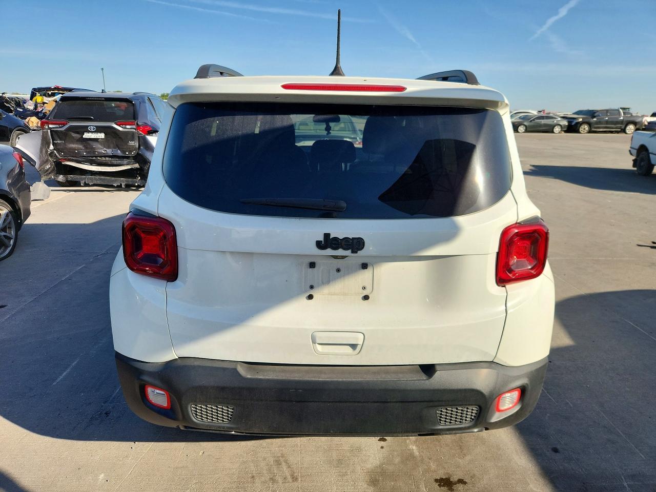 2020 Jeep Renegade Latitude - Image 6
