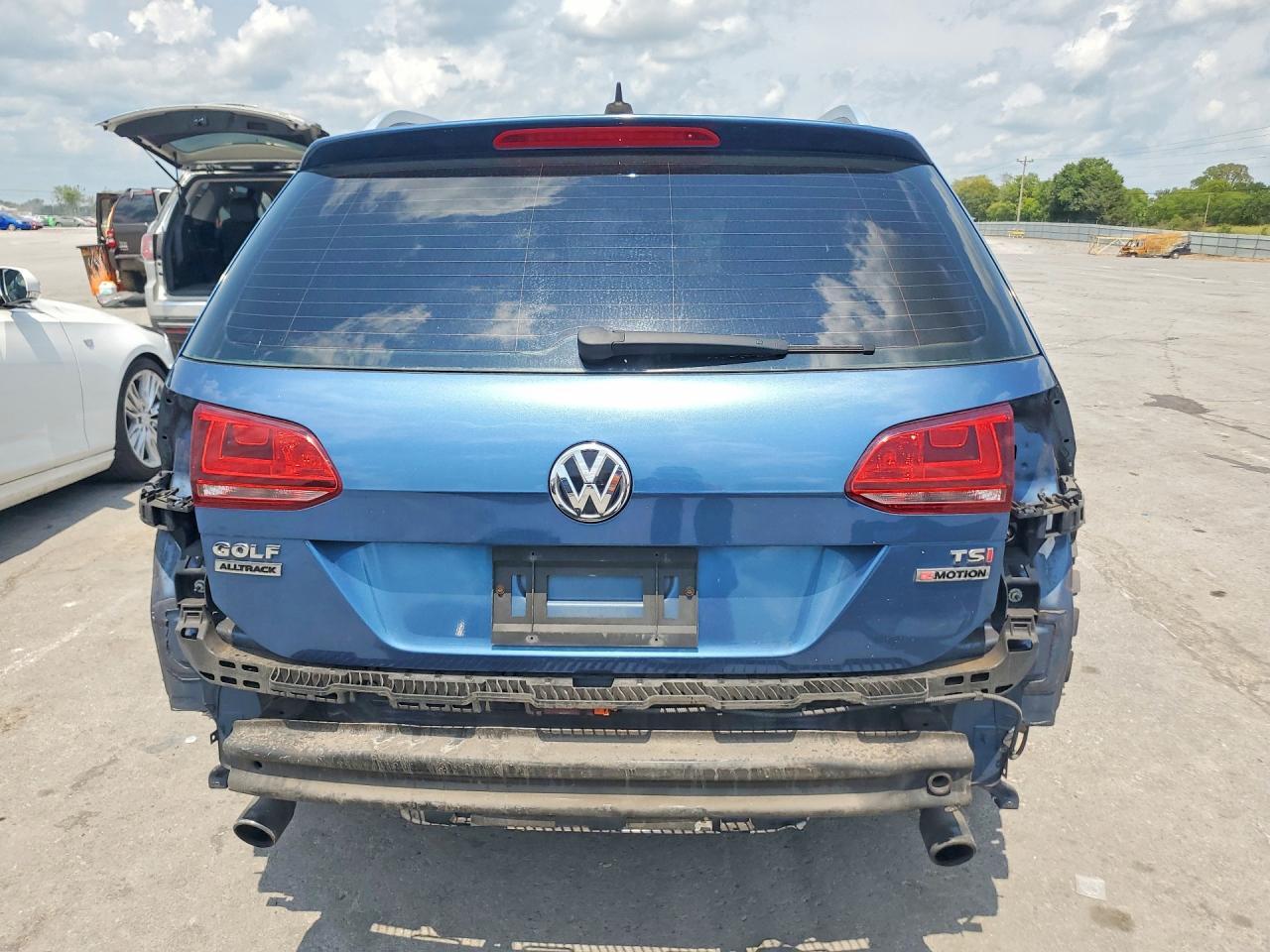 2017 Volkswagen Golf Alltrack S - Image 6