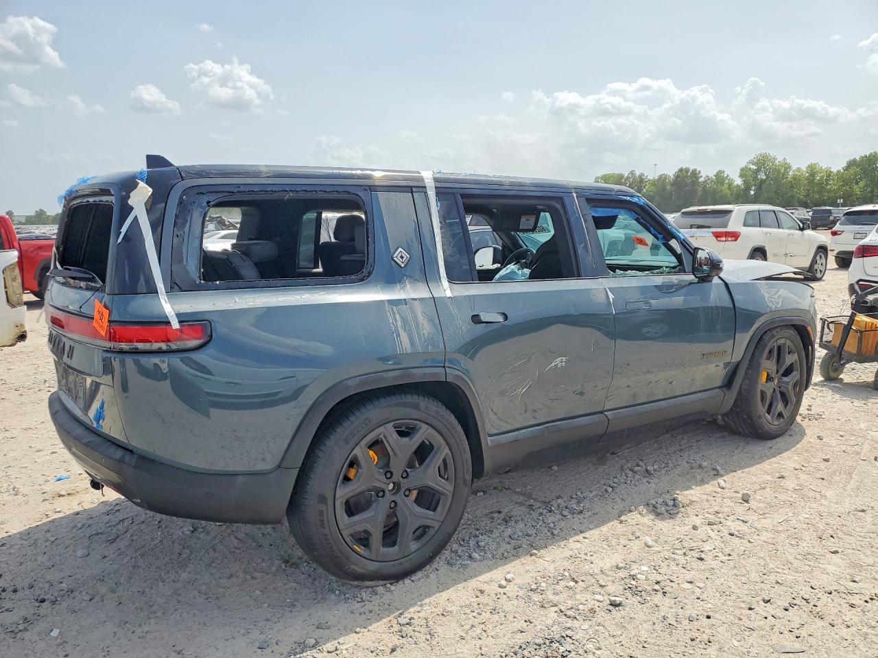 2025 Rivian R1S Premium - Фото 3