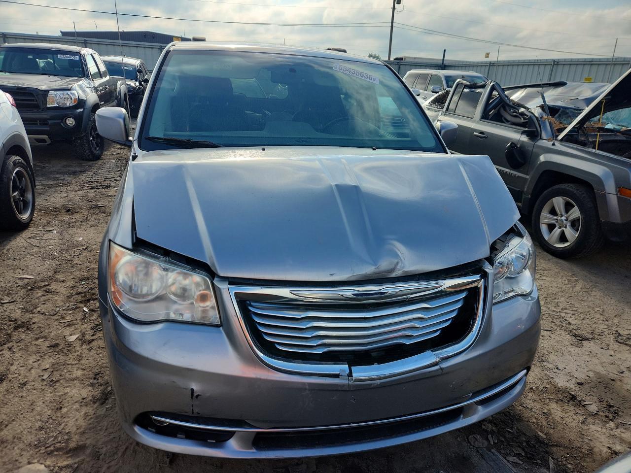2014 Chrysler Town & Country Touring - Image 5