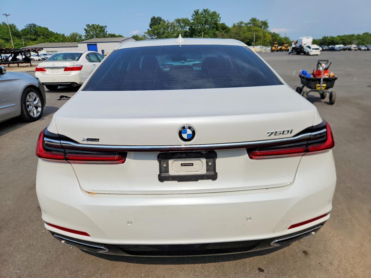 2021 BMW 750 Xi - Фото 6