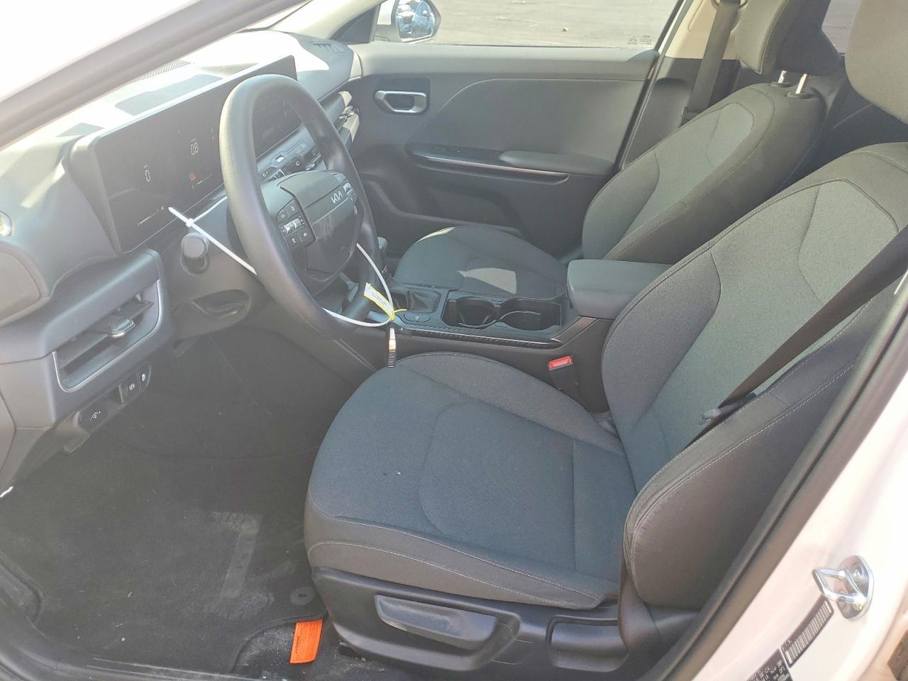2025 Kia K4 Lx - Image 7