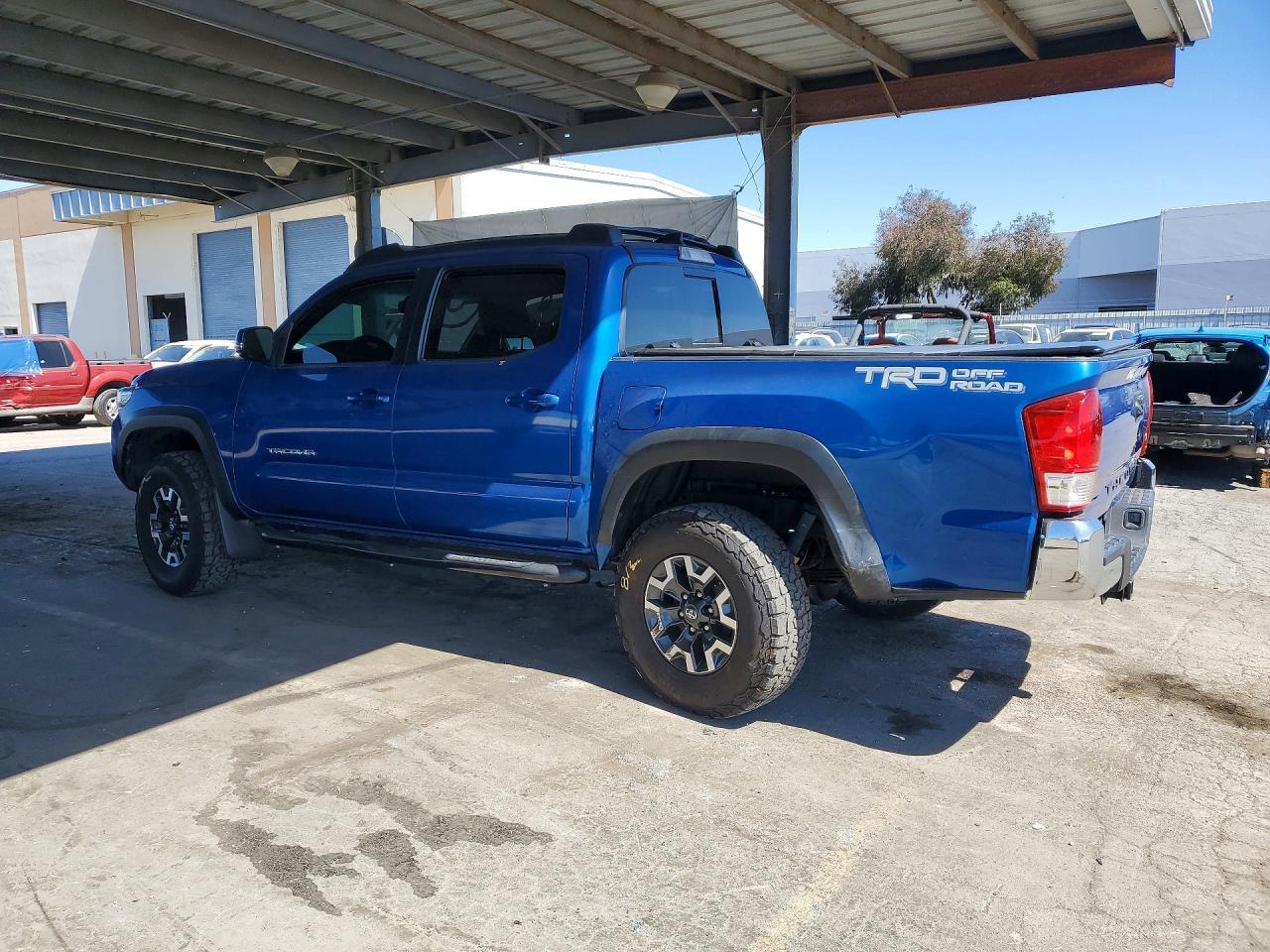 2017 Toyota Tacoma Trd Off-Road - Image 2