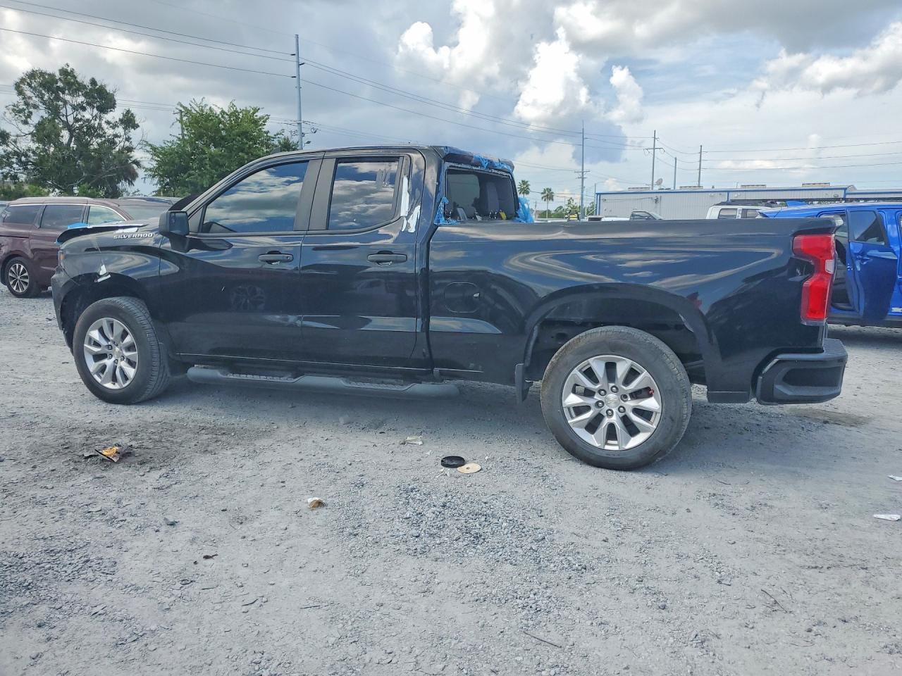 2022 Chevrolet Silverado Ltd C1500 Custom - Фото 2