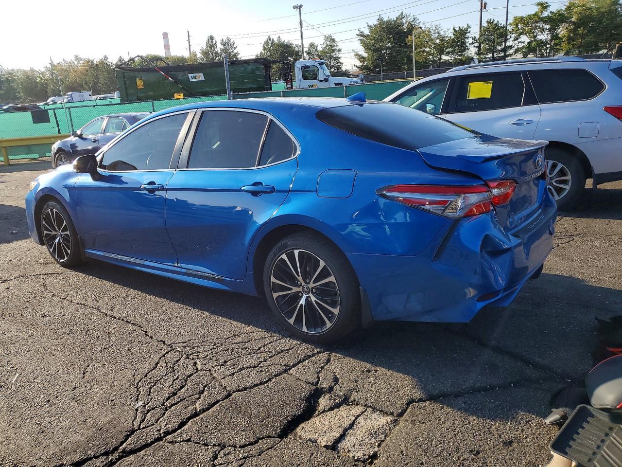 2018 Toyota Camry Se - Фото 2
