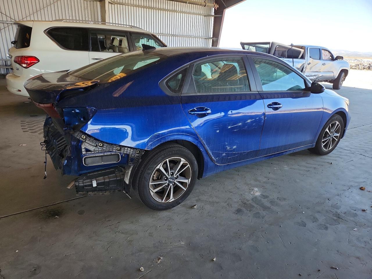 2023 Kia Forte Lxs - Image 3