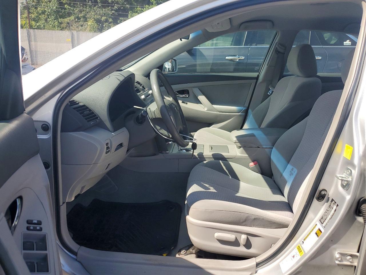 2011 Toyota Camry Le - Image 7