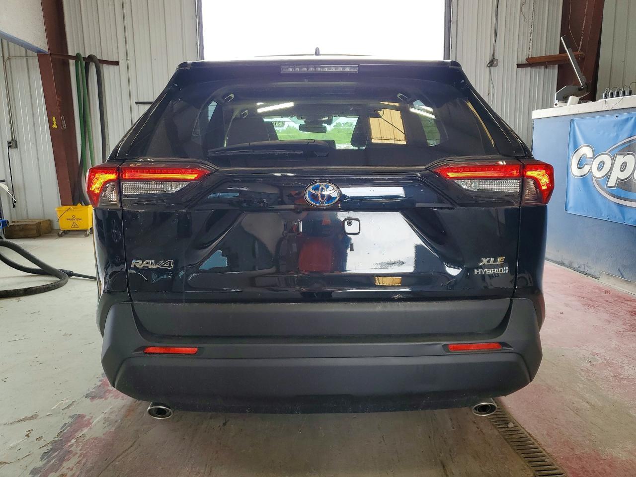 2022 Toyota Rav4 Xle Premium - Image 6