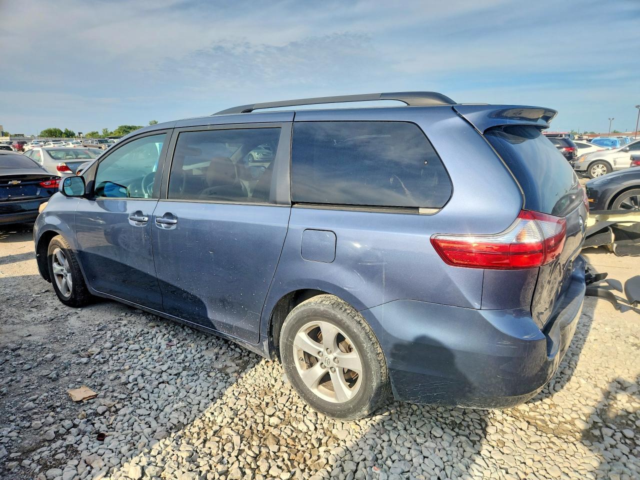 2015 Toyota Sienna Le - Фото 2