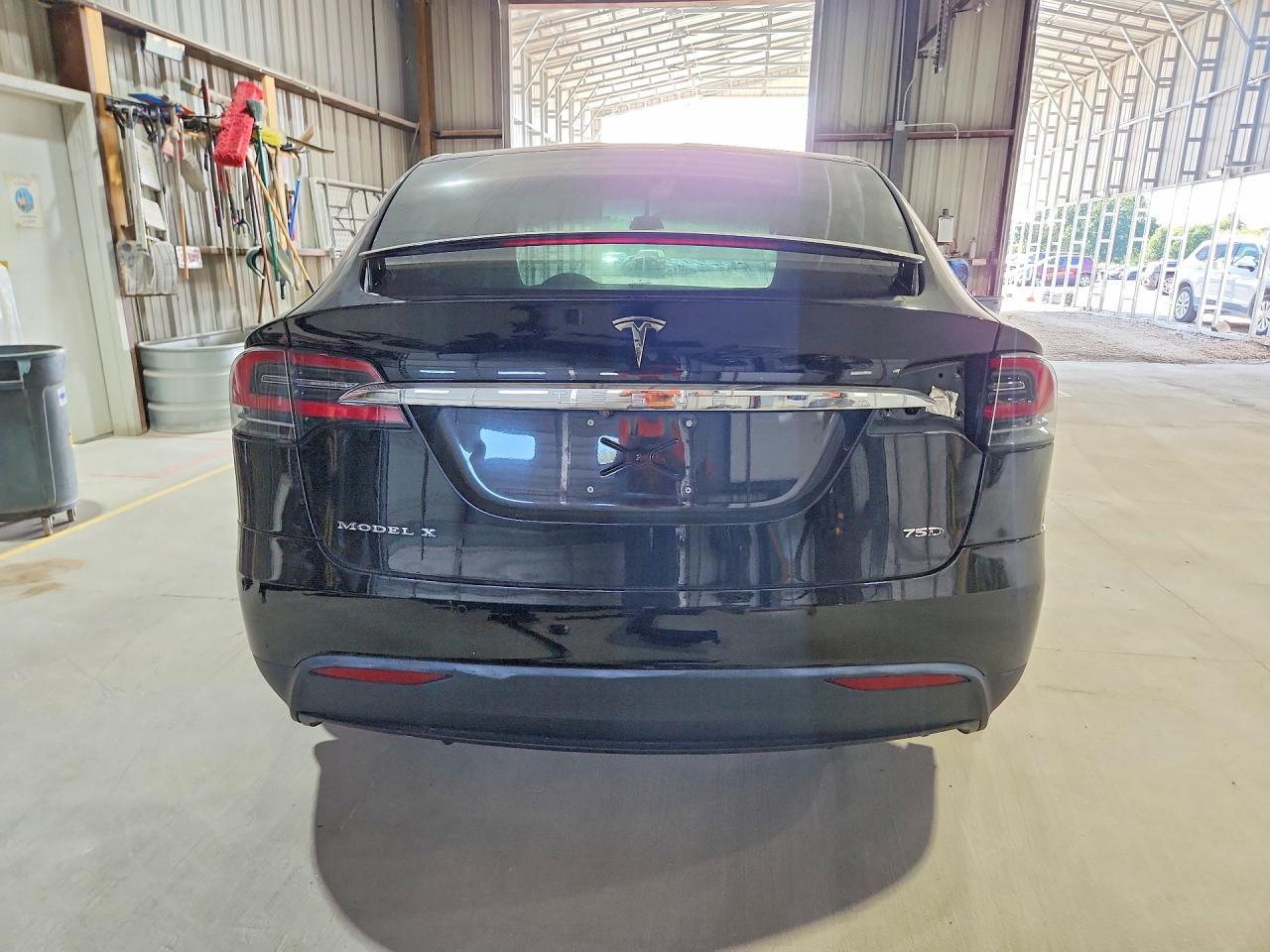 2017 Tesla Model X - Image 6