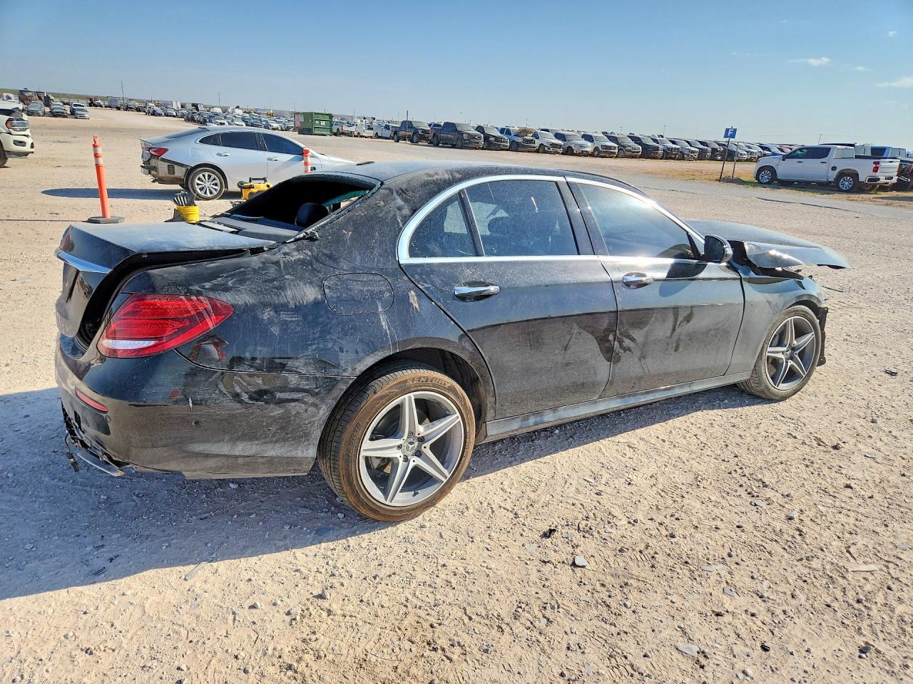 2017 Mercedes-Benz E 300 - Фото 3