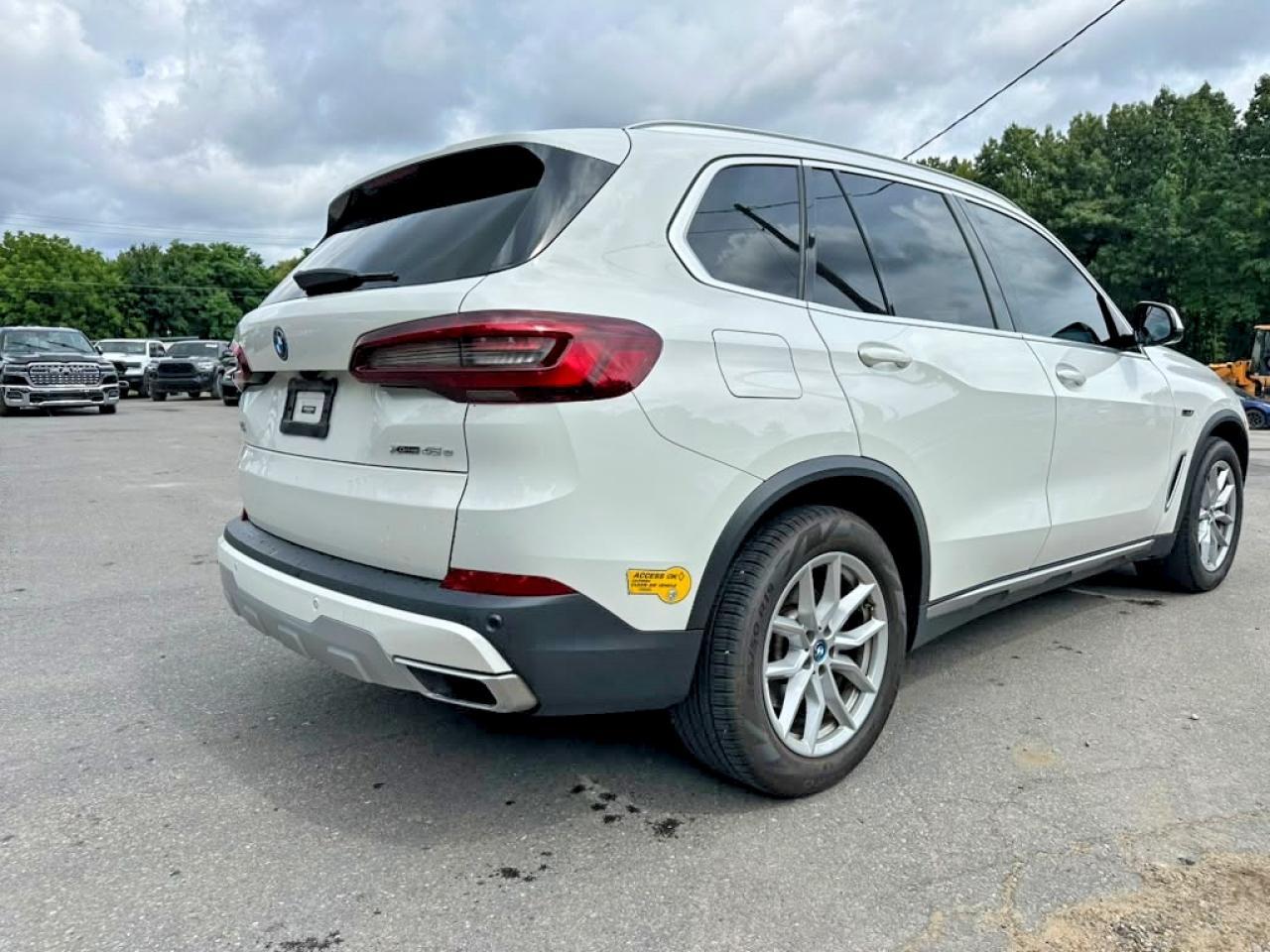 2022 BMW X5 xDrive45E - Image 3