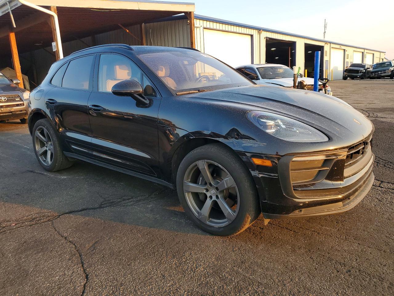 2024 Porsche Macan Base - Image 4