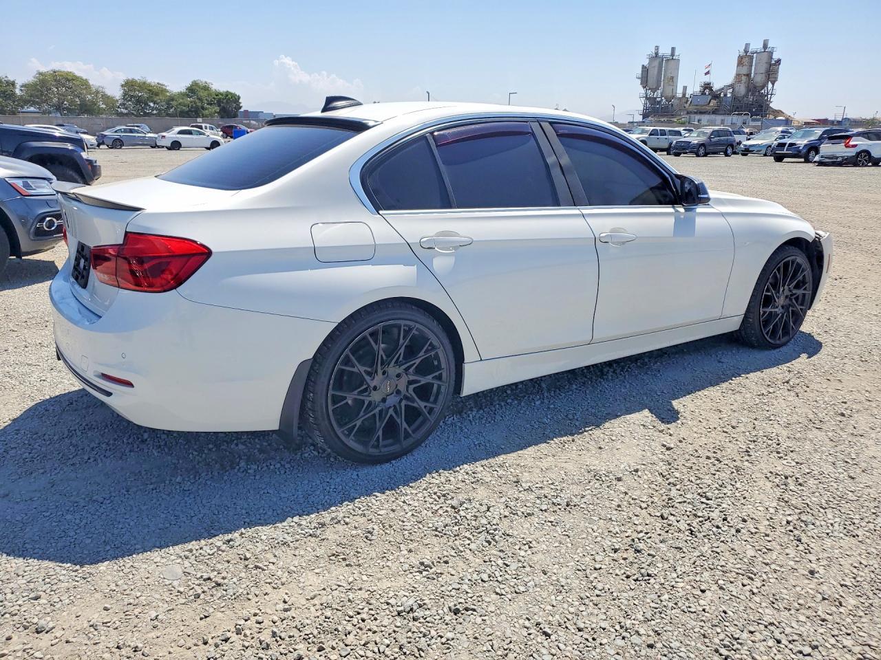 2017 BMW 330 Xi - Фото 3
