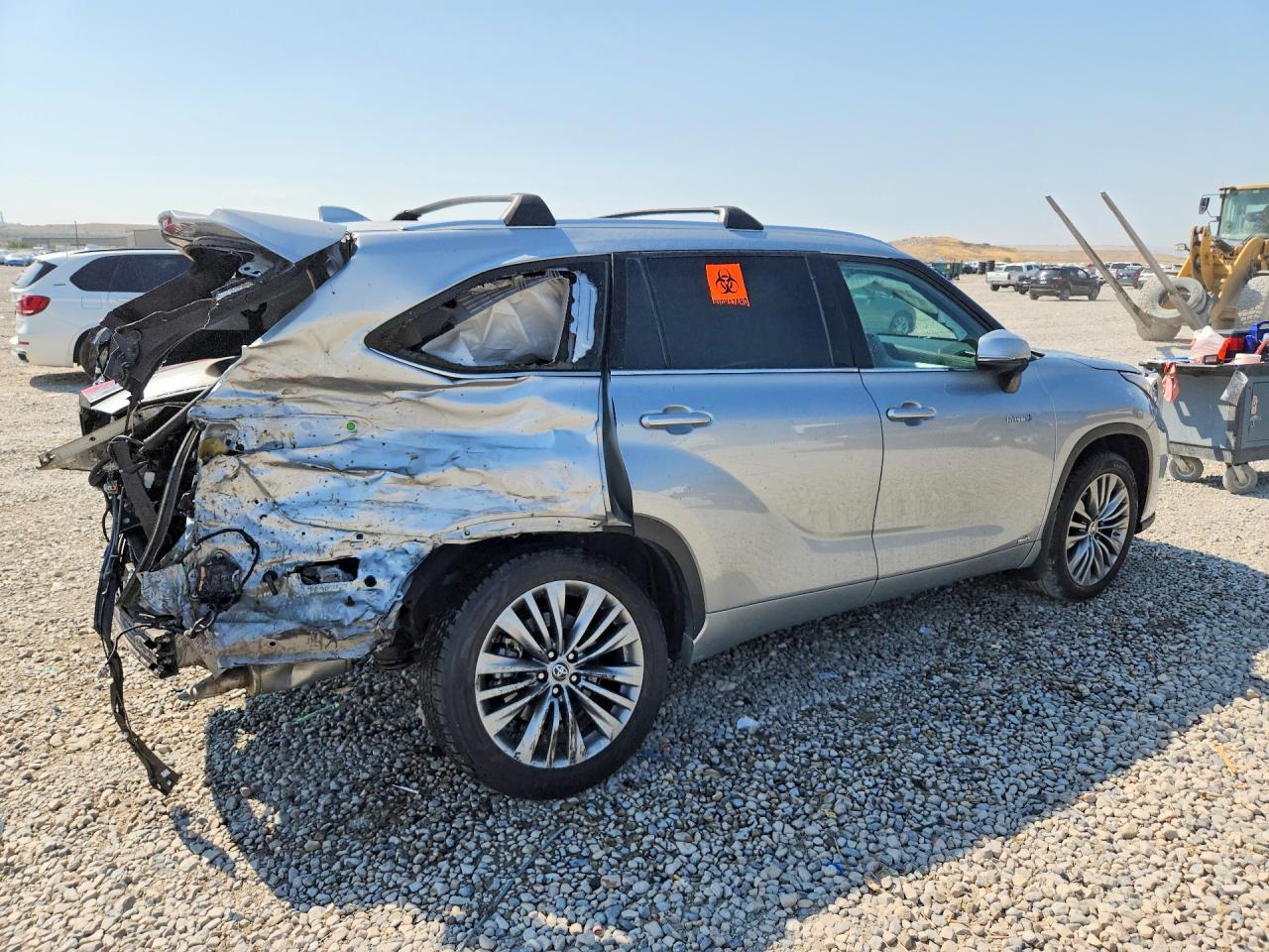 2020 Toyota Highlander Hybrid Platinum - Image 3