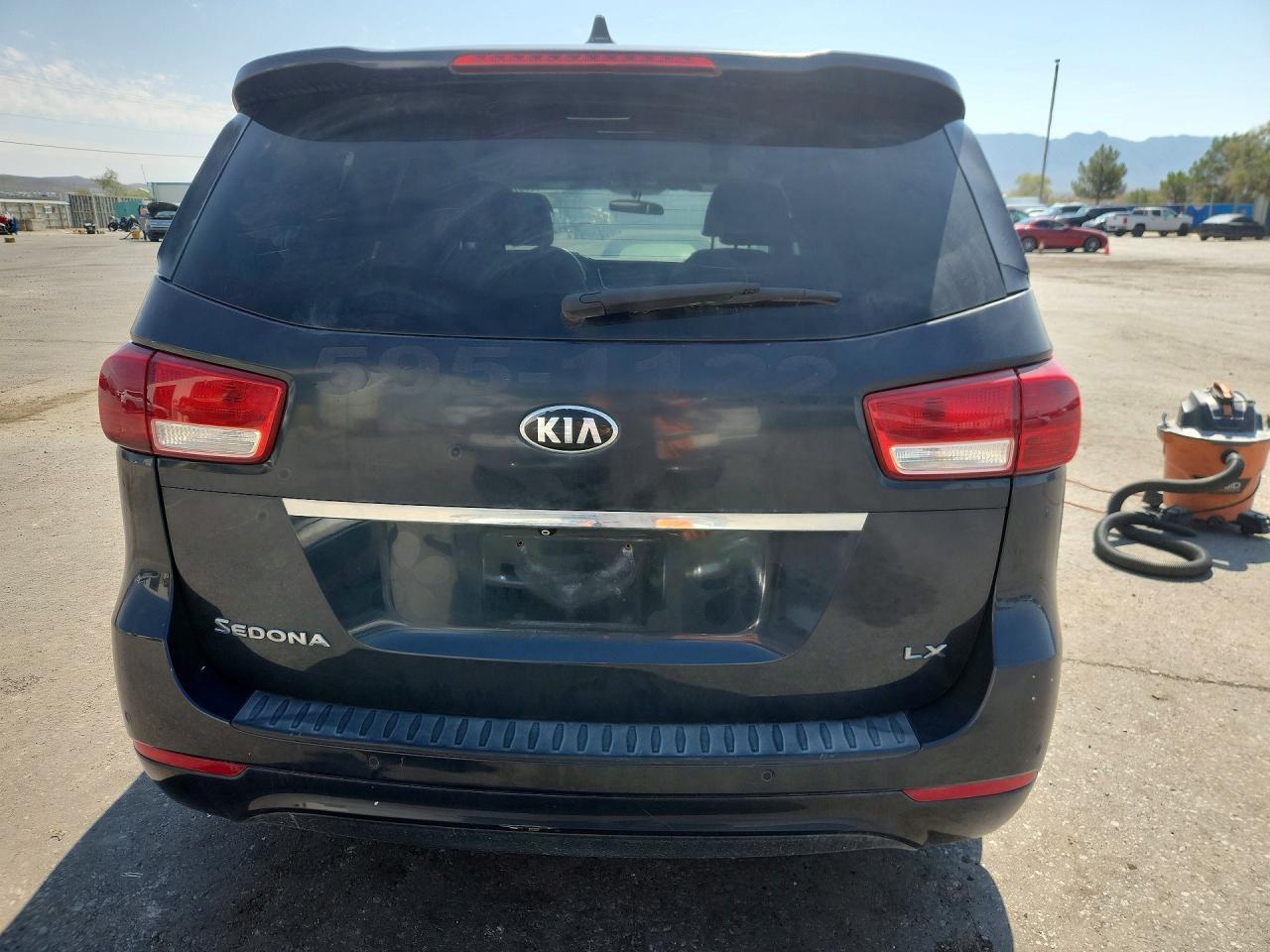2016 Kia Sedona - Image 6