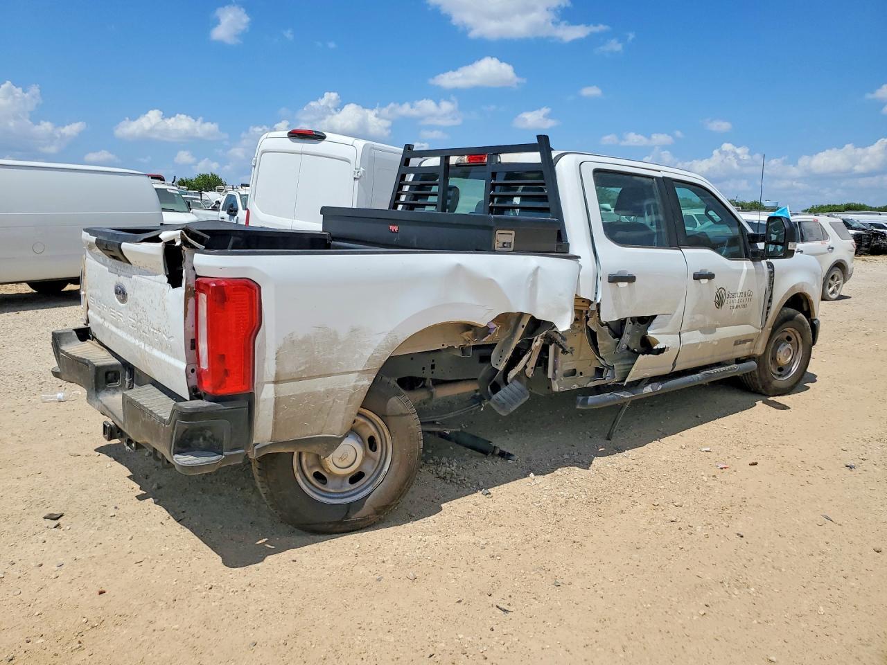 2025 Ford F250 Super Duty - Фото 3