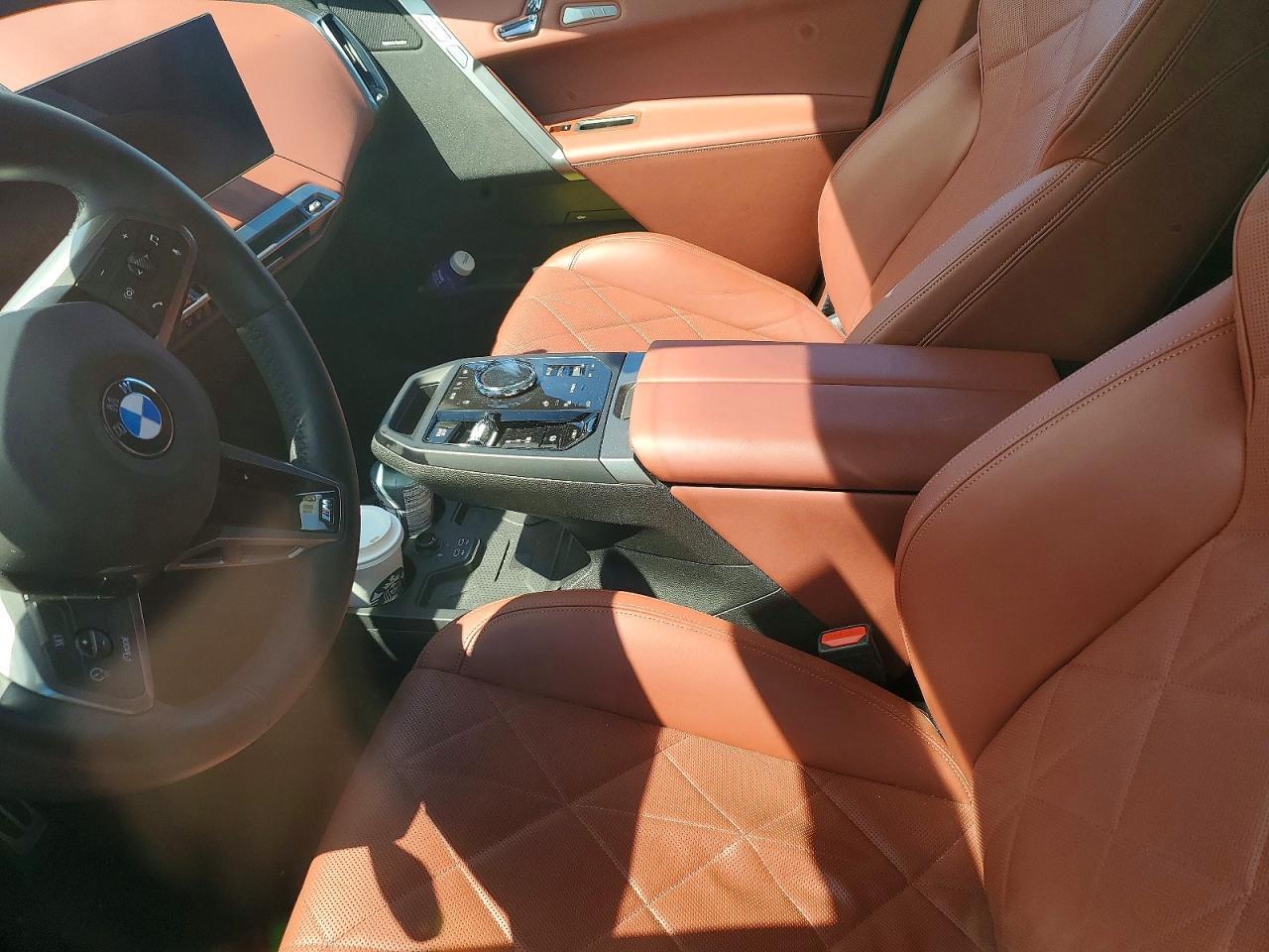 2026 BMW Ix xDrive60 - Фото 7