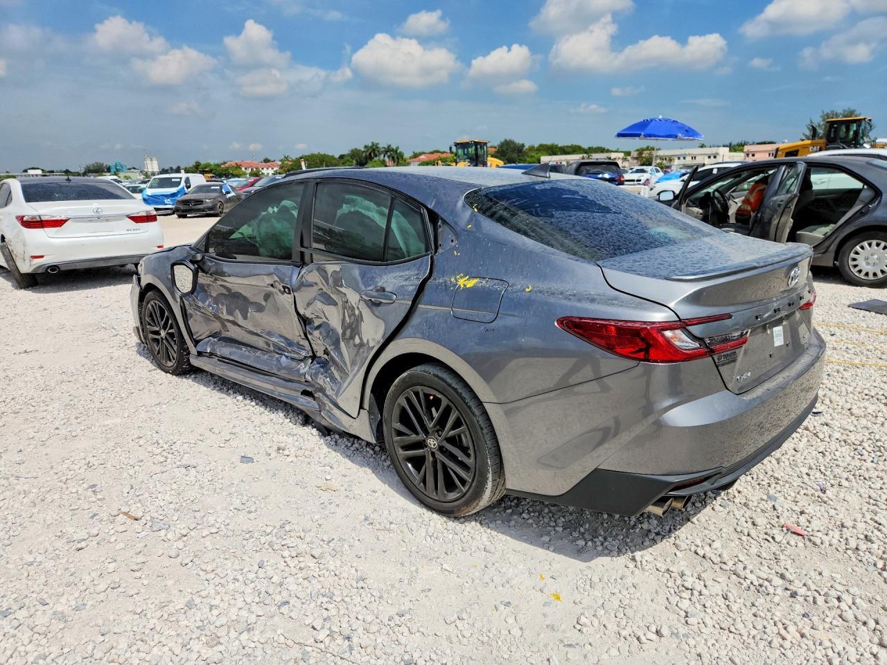 2025 Toyota Camry Se - Фото 2