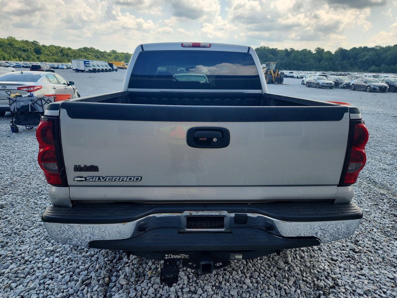 2007 Chevrolet Silverado C1500 Classic Crew Cab - Image 6