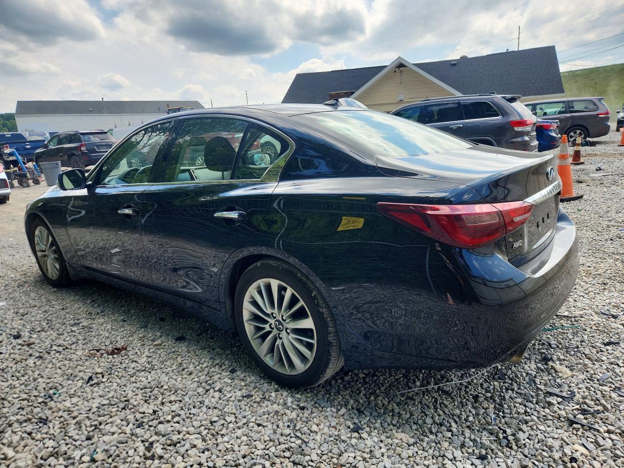2021 Infiniti Q50 Luxe - Фото 2