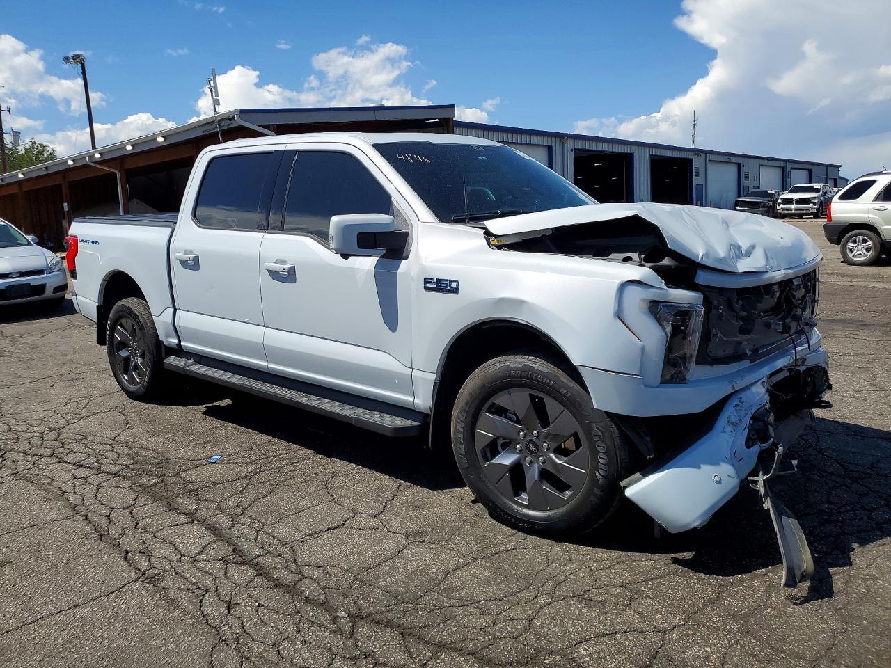 2025 Ford F150 Lightning Lariat - Фото 4