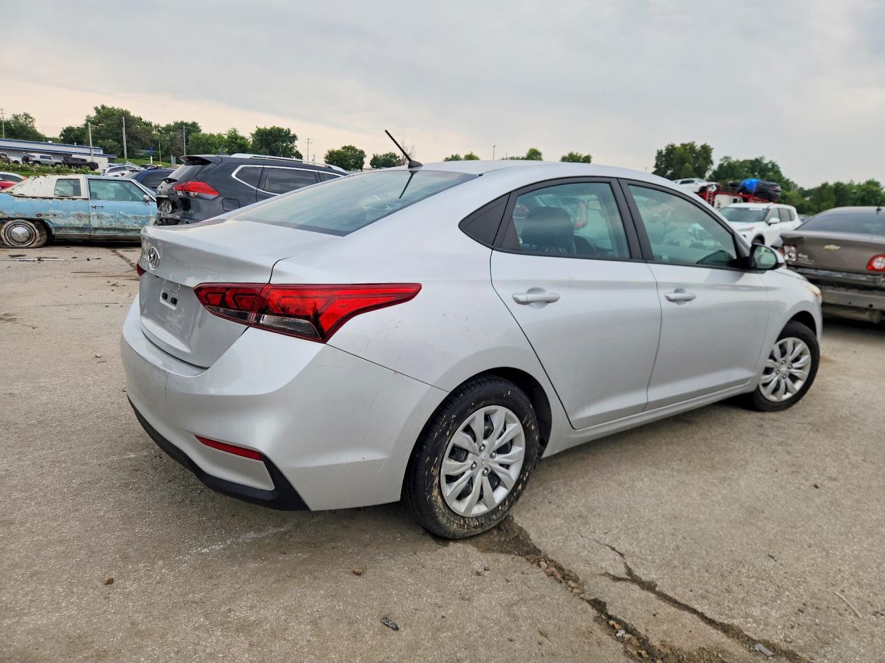 2021 Hyundai Accent Se - Фото 3