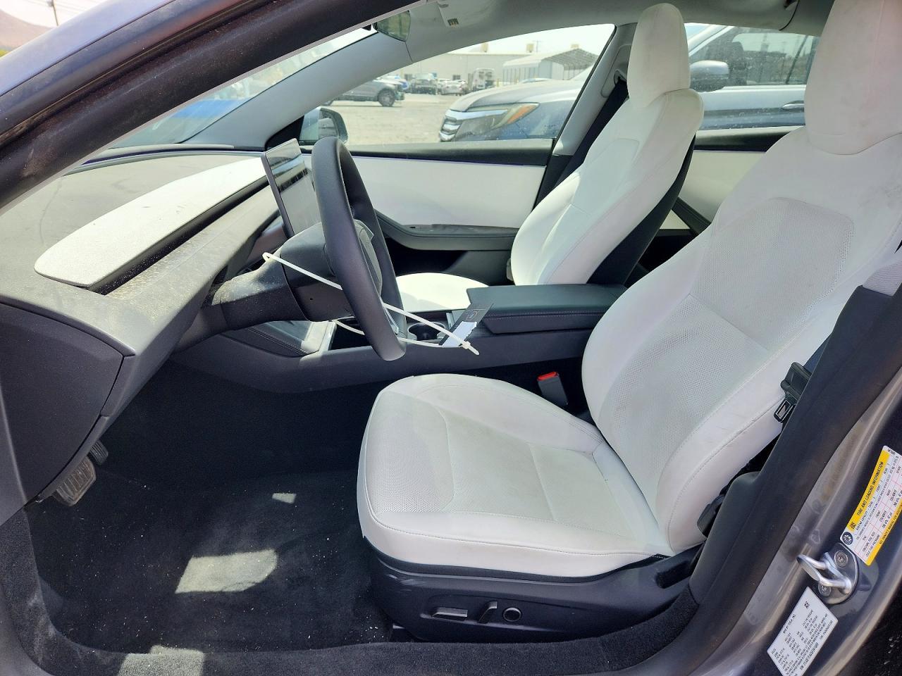 2025 Tesla Model 3 - Image 7