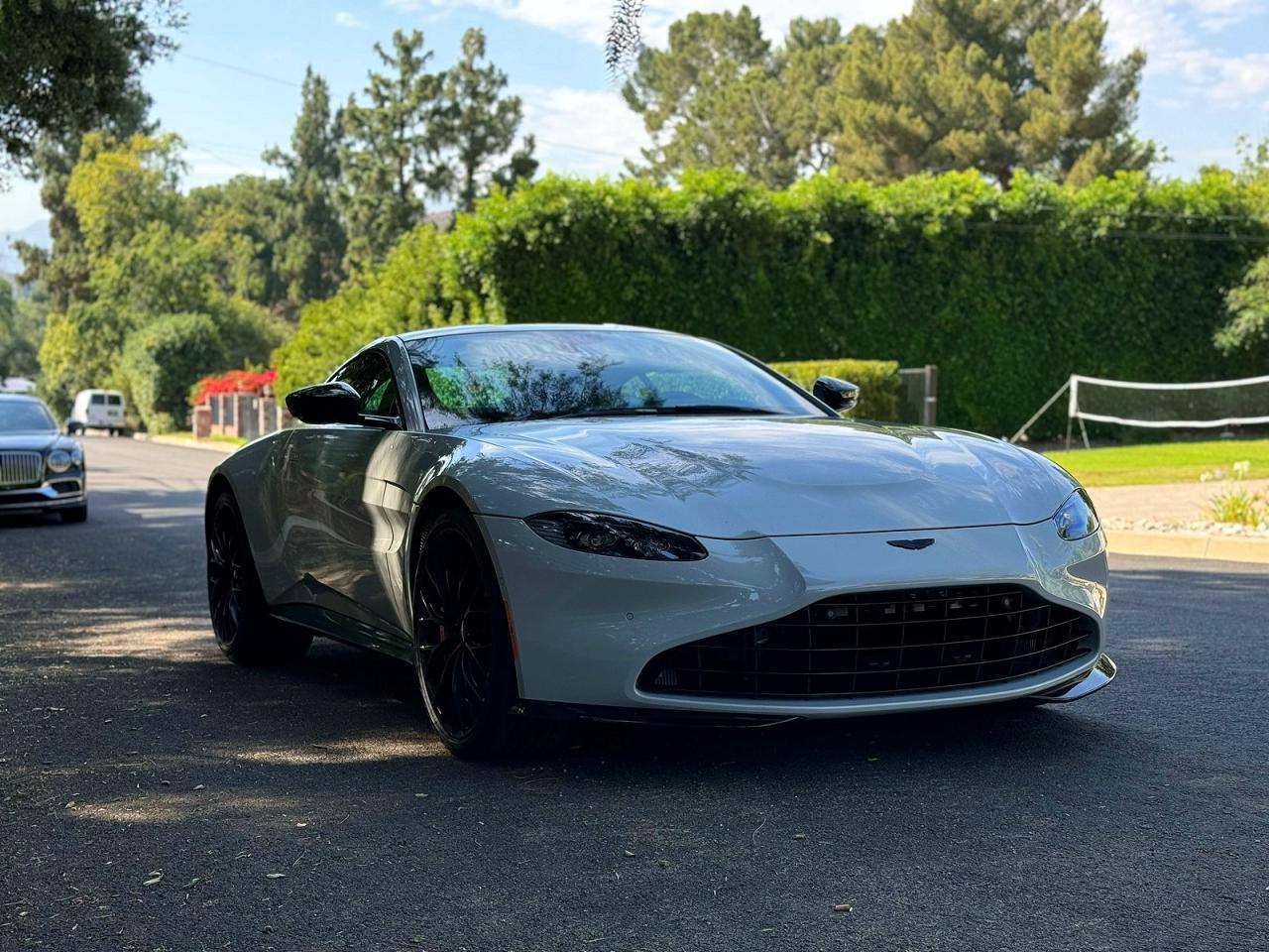 2023 Aston Martin Vantage - Фото 2
