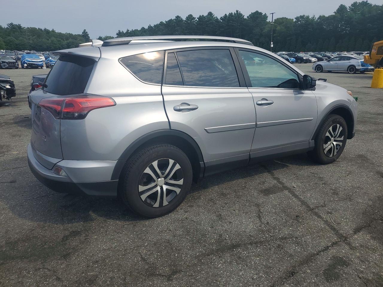 2017 Toyota Rav4 Le - Image 3