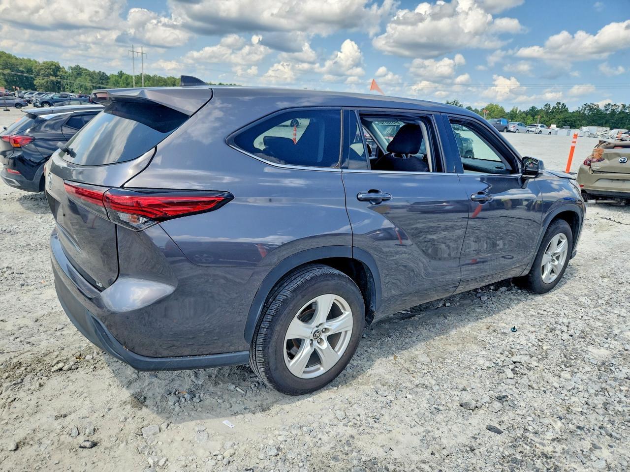2022 Toyota Highlander Le - Фото 3