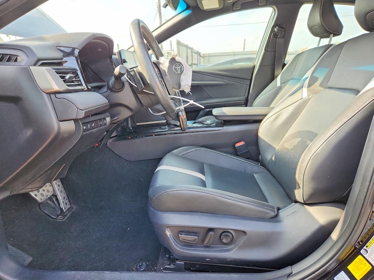 2025 Toyota Camry Se - Image 7