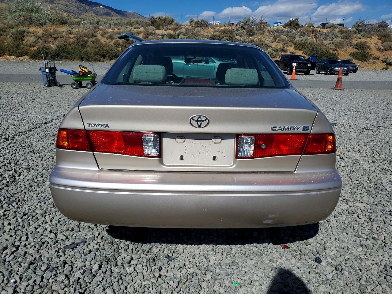 2000 Toyota Camry Le - Фото 6