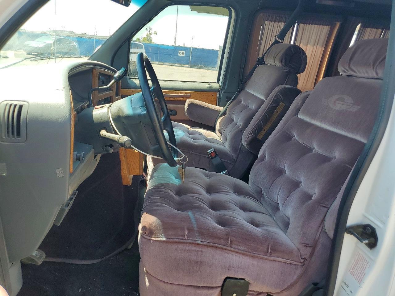1994 Ford Econoline E150 Van - Image 7