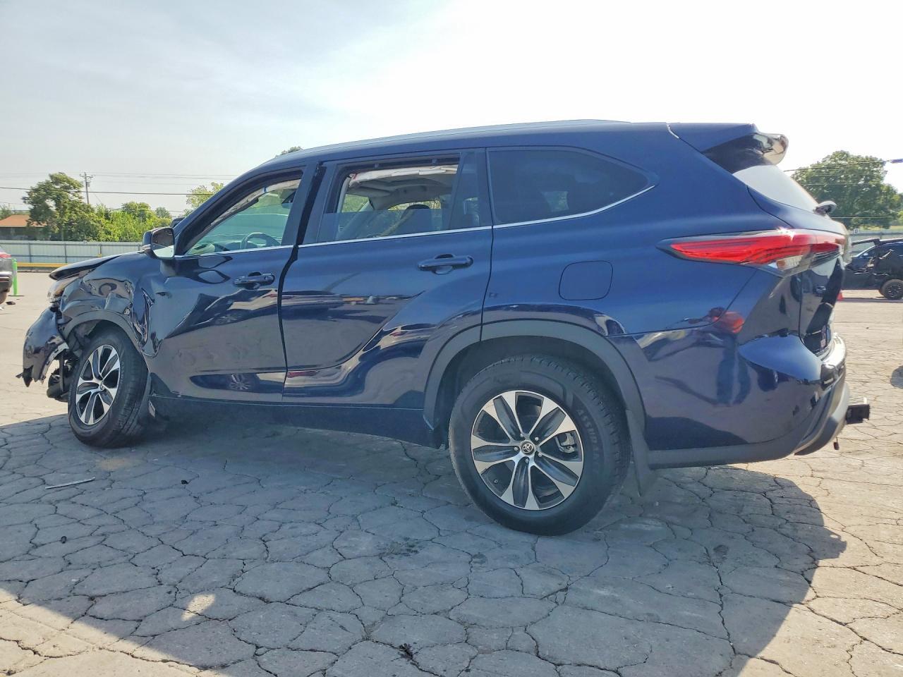 2022 Toyota Highlander Xle - Фото 2