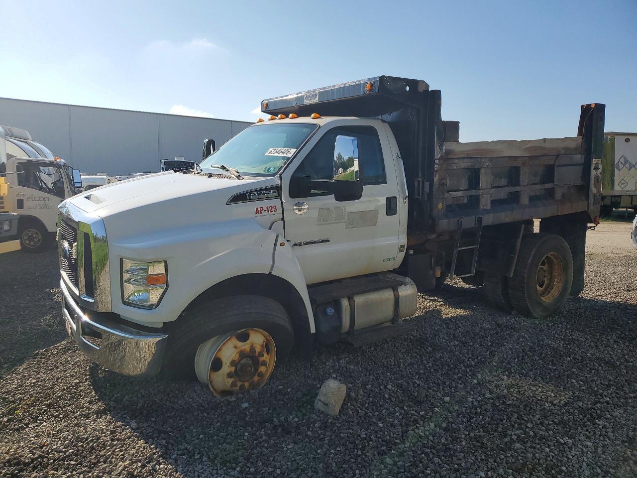 2017 Ford F750 Super - Dump Truck