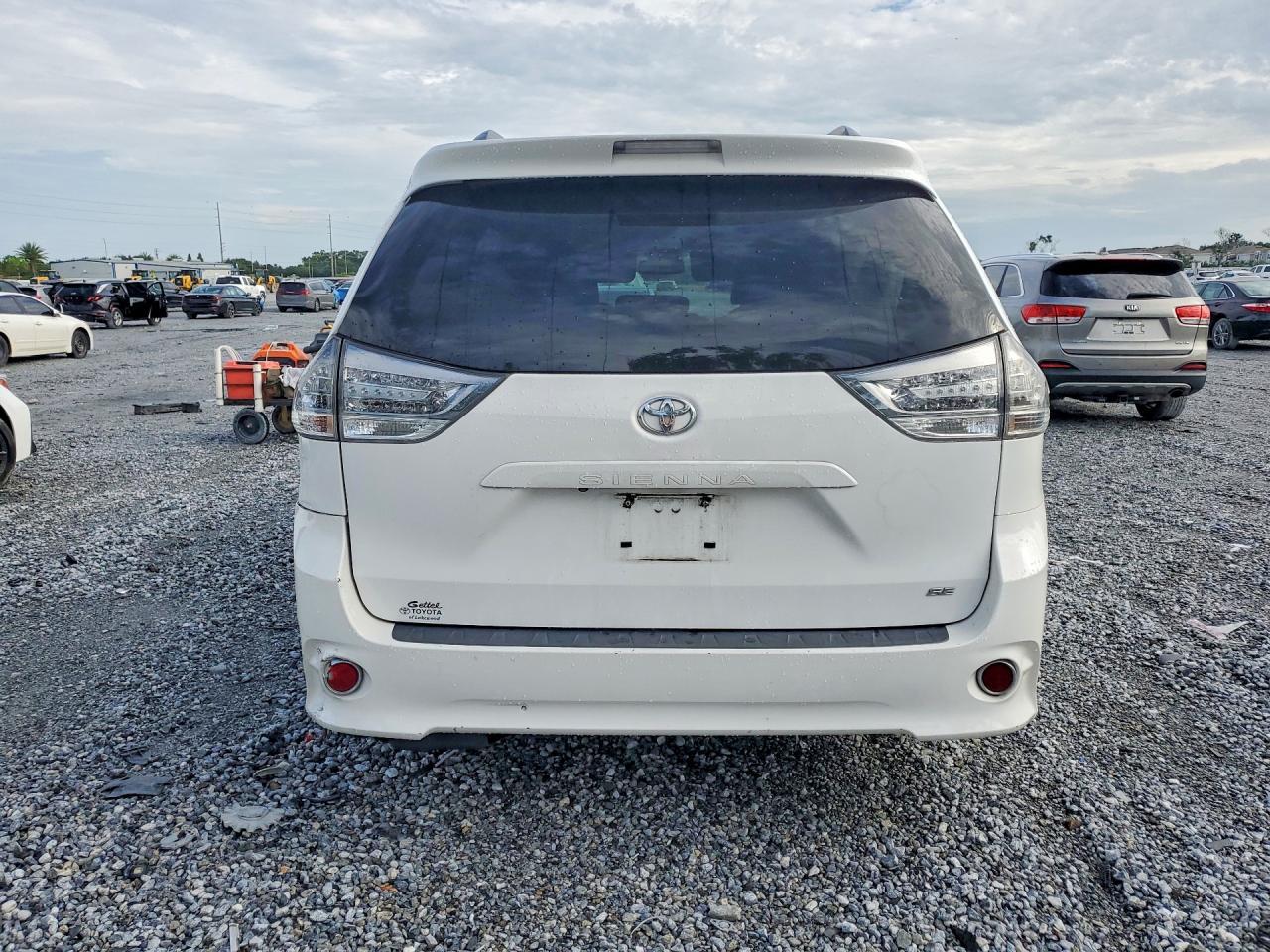 2015 Toyota Sienna Sport - Фото 6