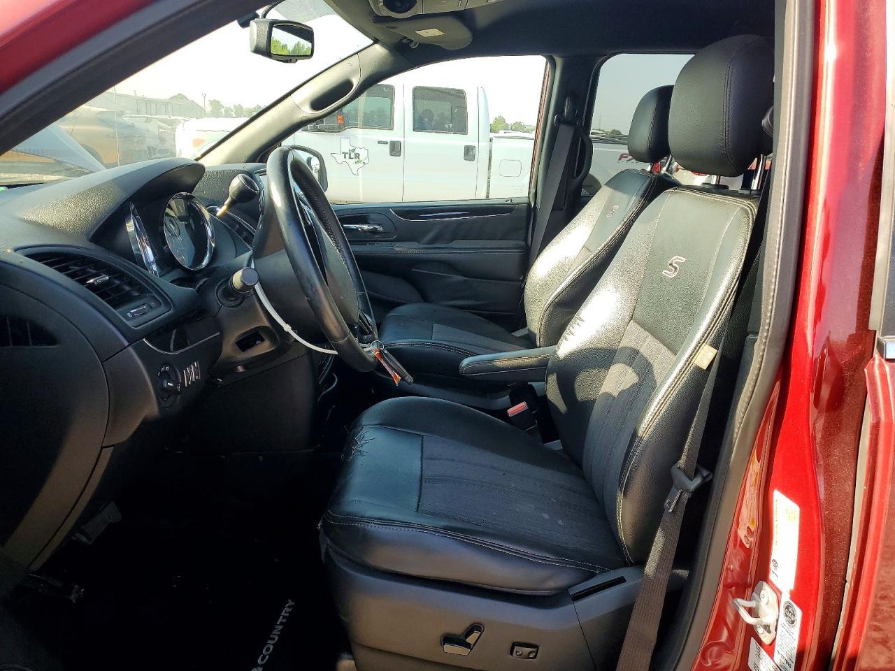 2015 Chrysler Town & Country S - Фото 7