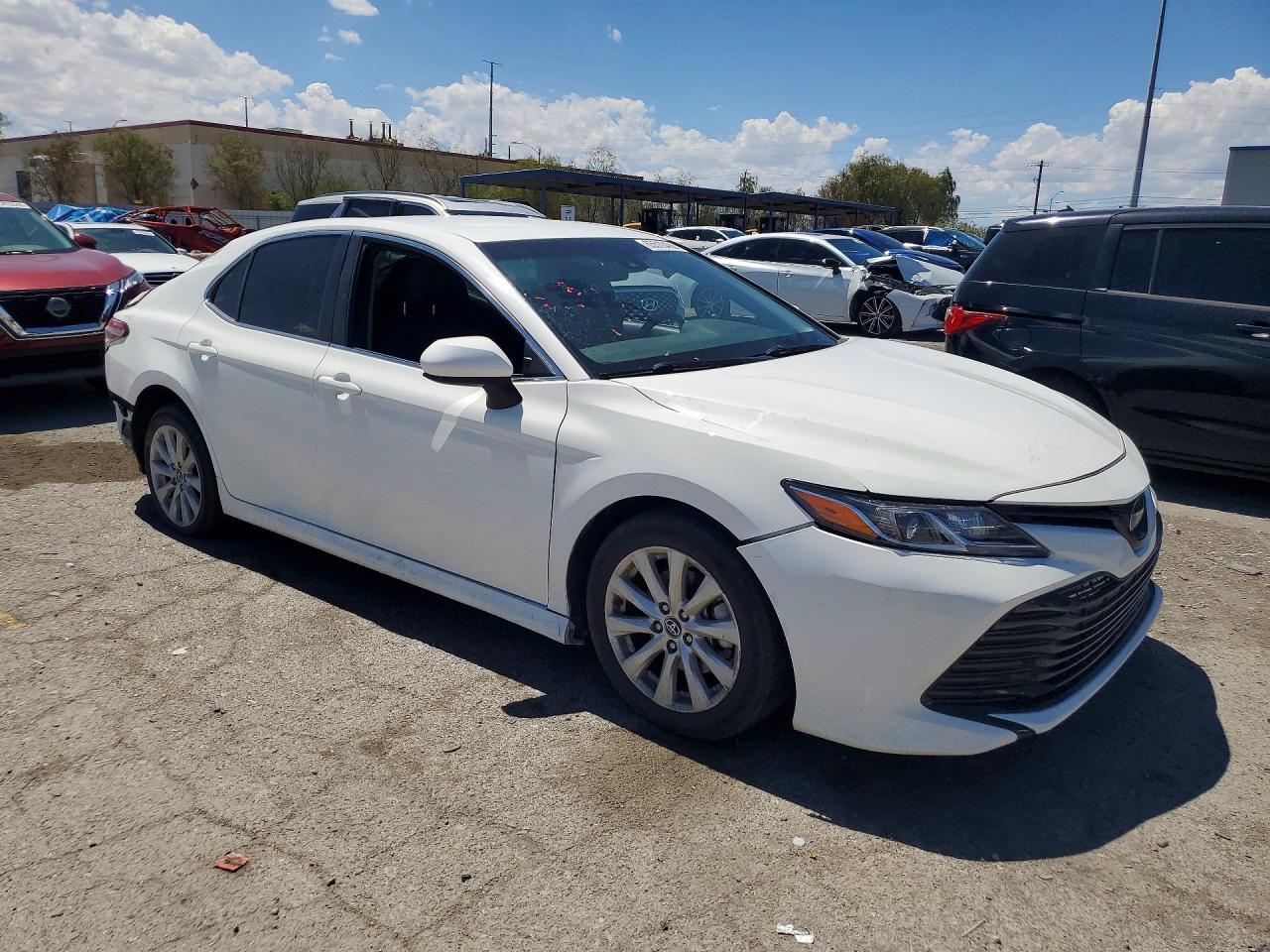 2018 Toyota Camry Le - Фото 4