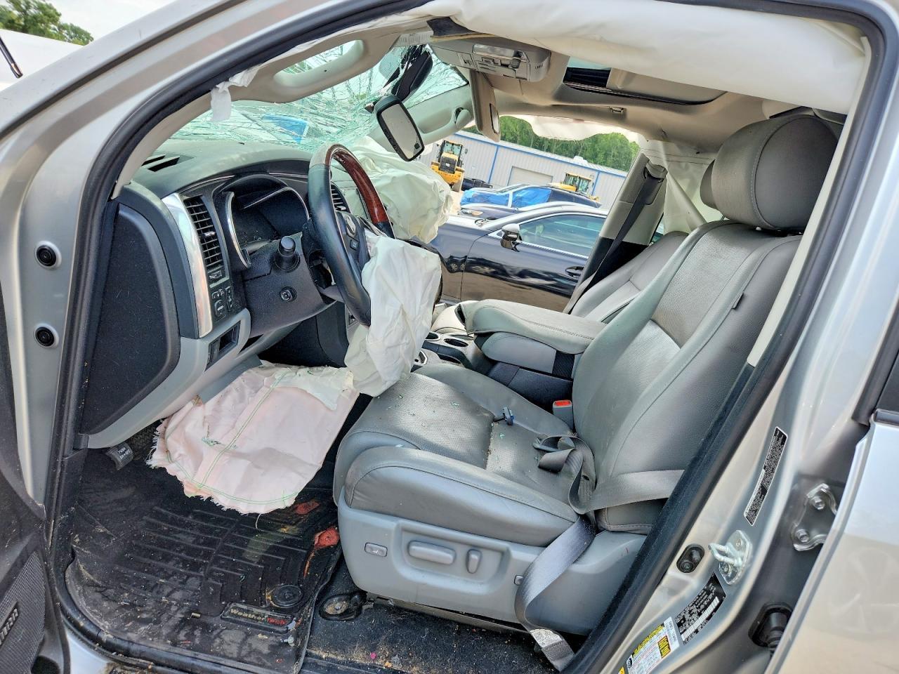 2022 Toyota Sequoia Platinum - Image 7
