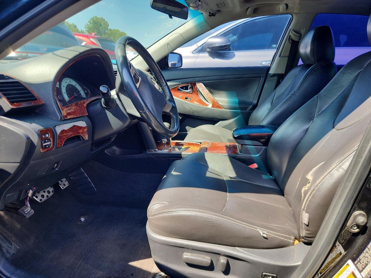 2010 Toyota Camry Se - Image 7