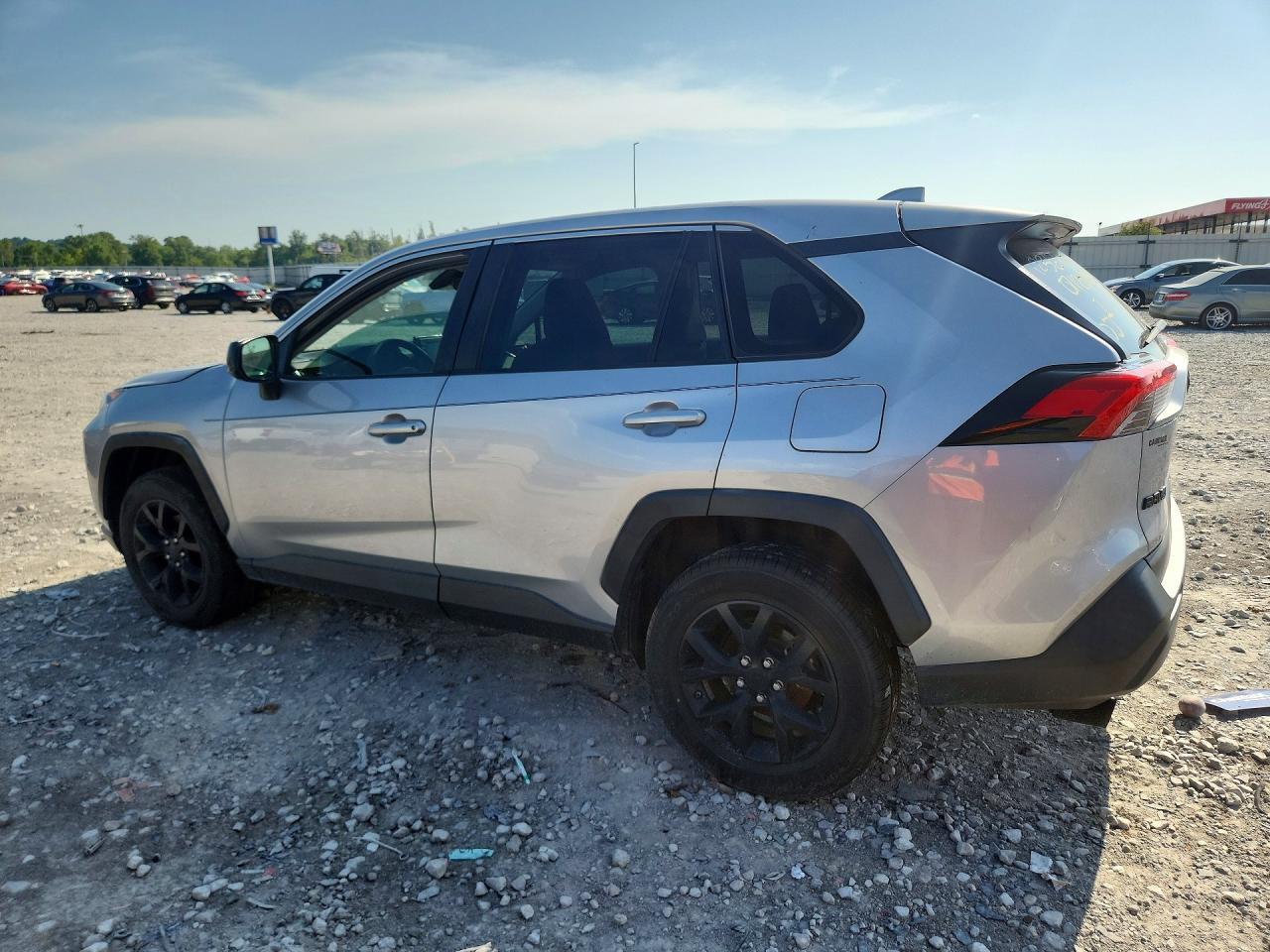 2022 Toyota Rav4 Le - Фото 2