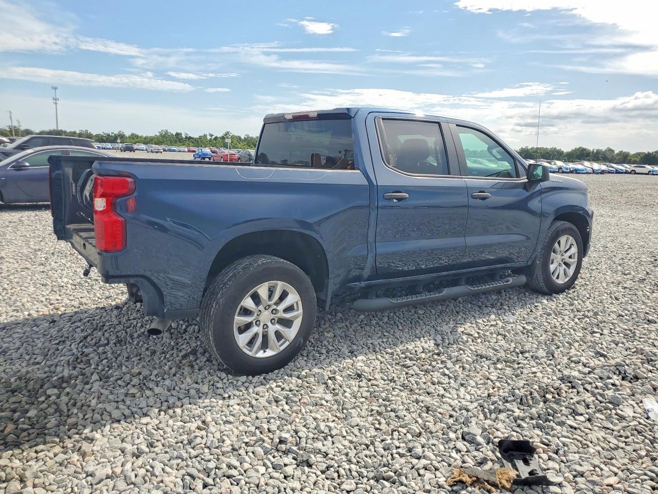 2023 Chevrolet Silverado C1500 Custom - Фото 3