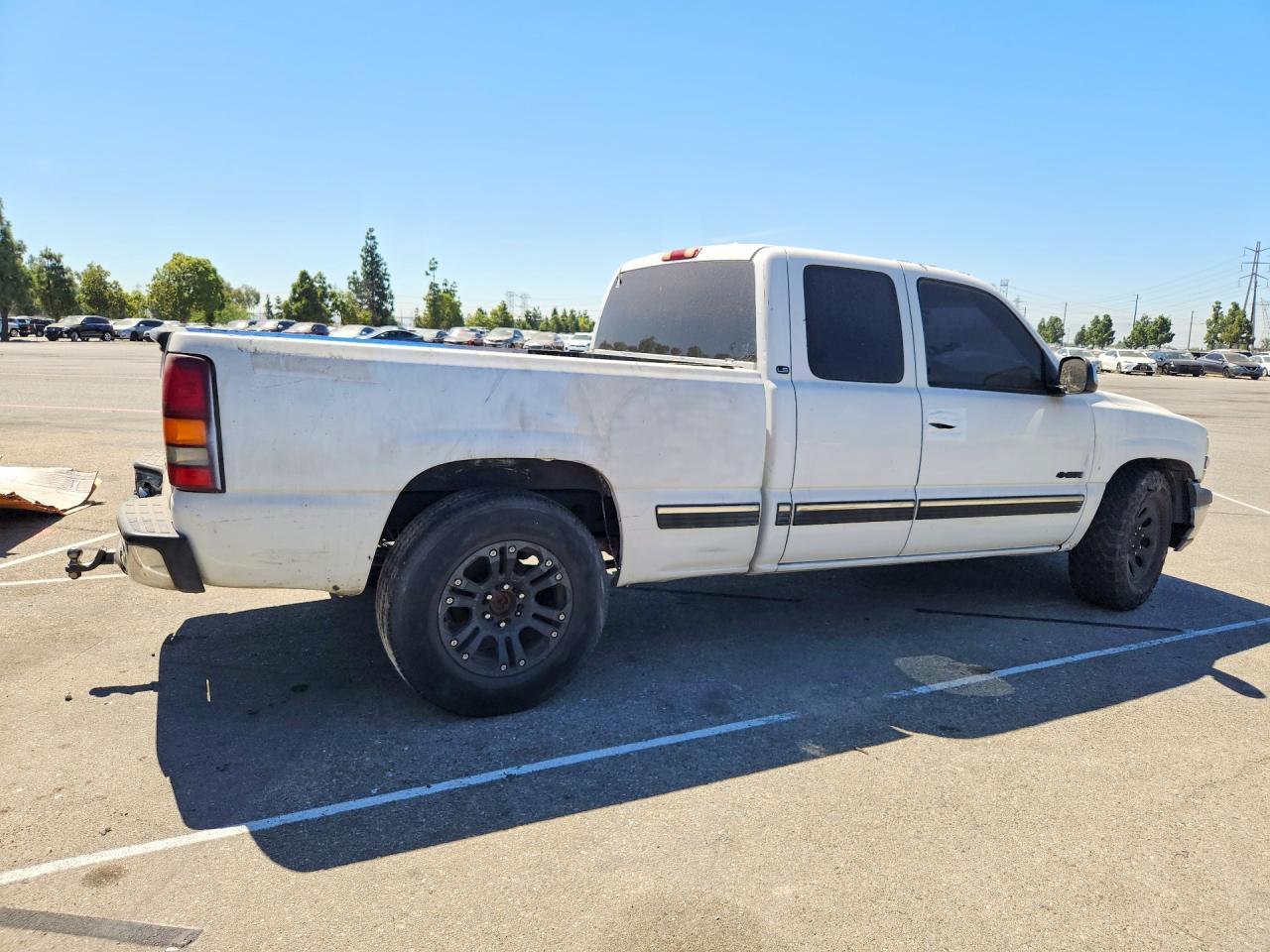 2000 Chevrolet Silverado C1500 - Image 3